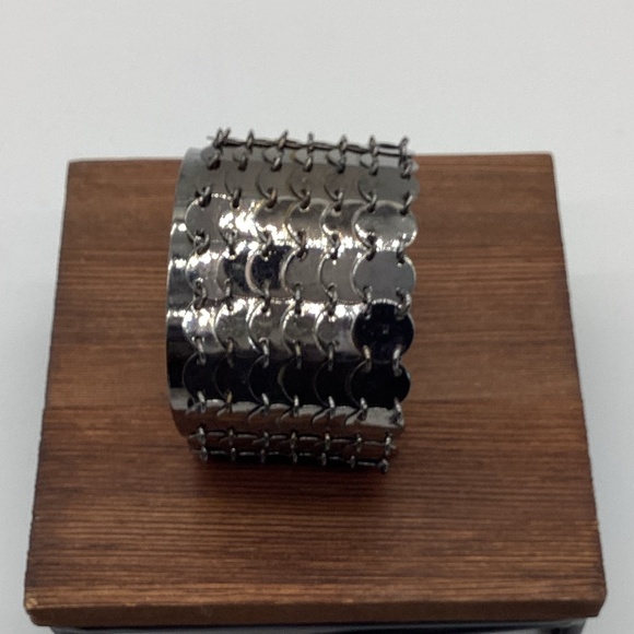 2155. Edgy Gunmetal Gray Cuff Bracelet Classic with a Bold Twist GUC - Picture 3 of 3